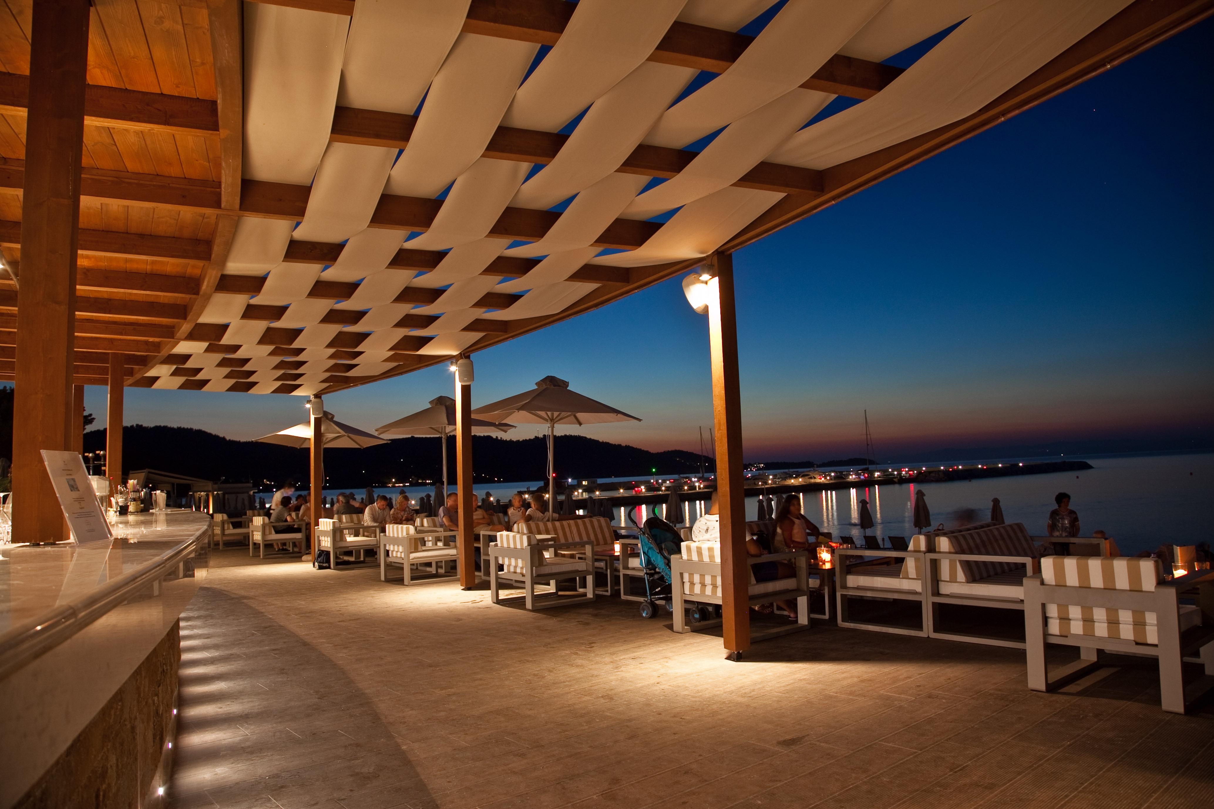 Miraggio Thermal Spa Resort Paliouri Dış mekan fotoğraf The restaurant at night