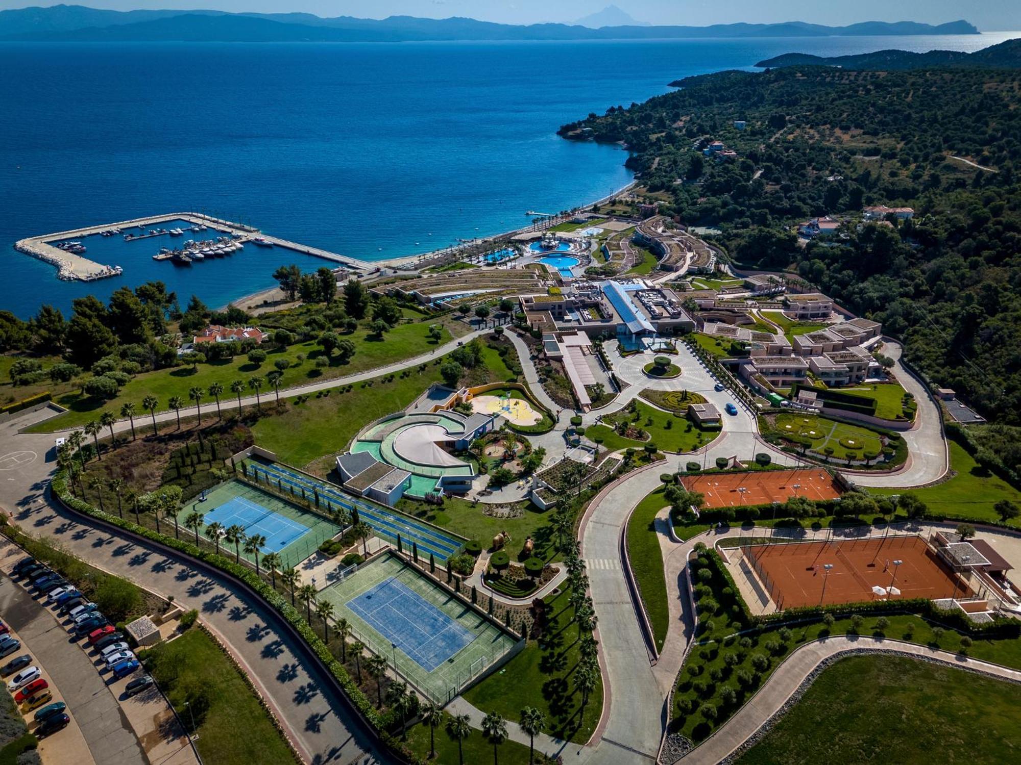Miraggio Thermal Spa Resort Paliouri Dış mekan fotoğraf Aerial view of the resort