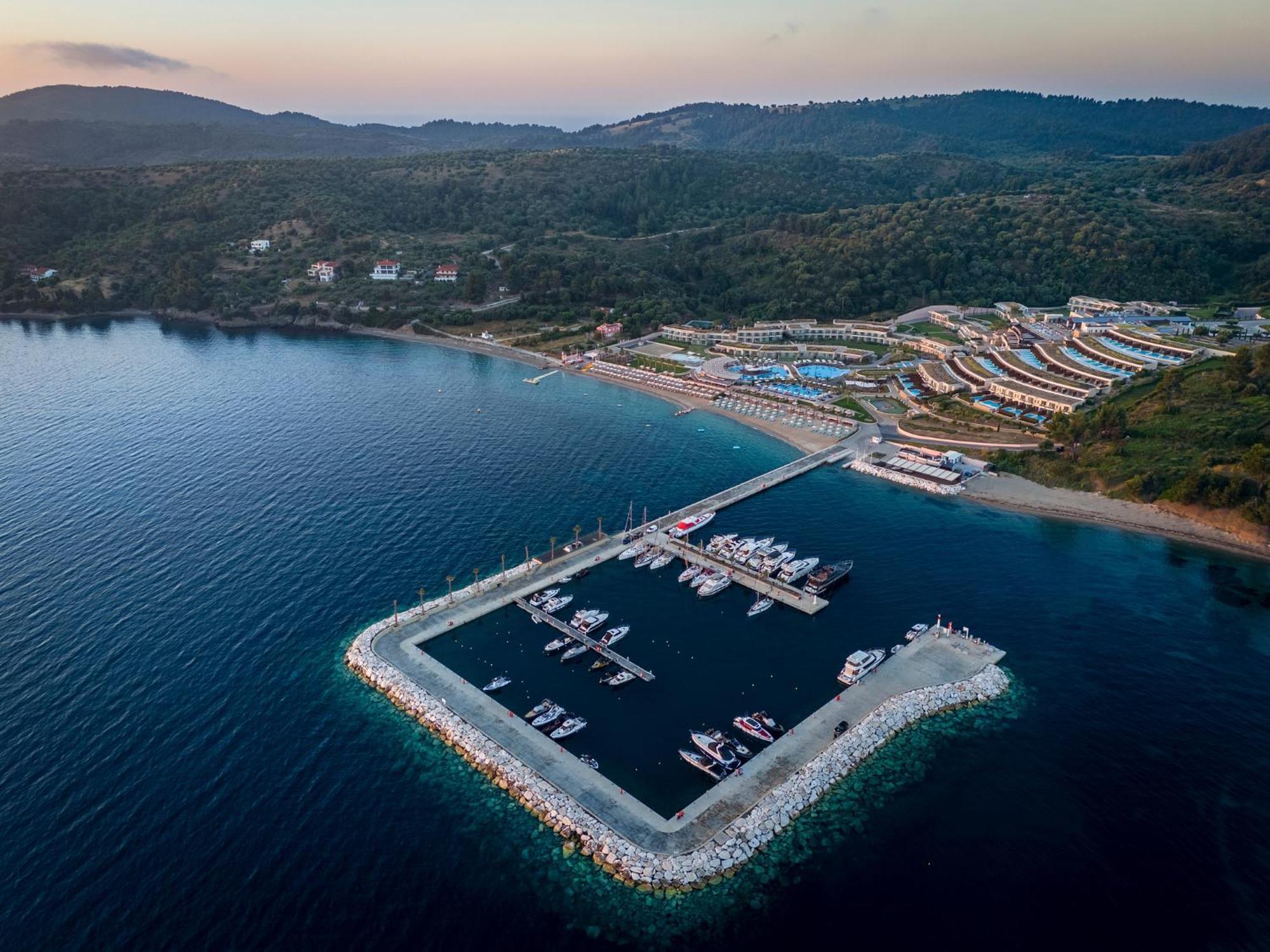 Miraggio Thermal Spa Resort Paliouri Dış mekan fotoğraf Aerial view of the port